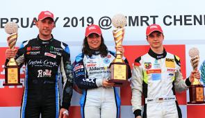 Jamie Chadwick leads MRF Challenge with a win